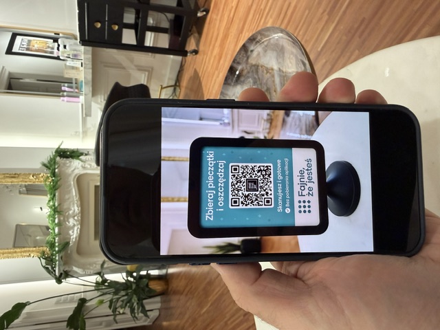 Klient skanuje kod QR